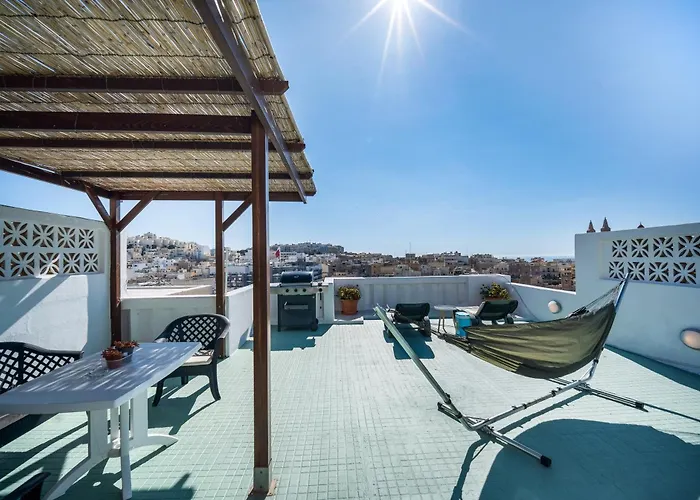 Seaview Rooftop, 3 Bed, 2 Bath