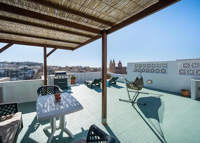 Seaview Rooftop, 3 Bed, 2 Bath