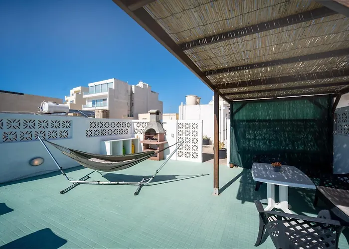 Seaview Rooftop, 3 Bed, 2 Bath