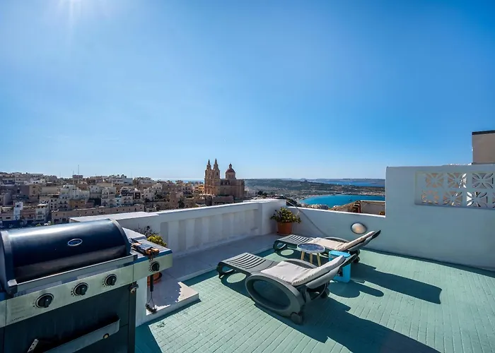 Seaview Rooftop, 3 Bed, 2 Bath