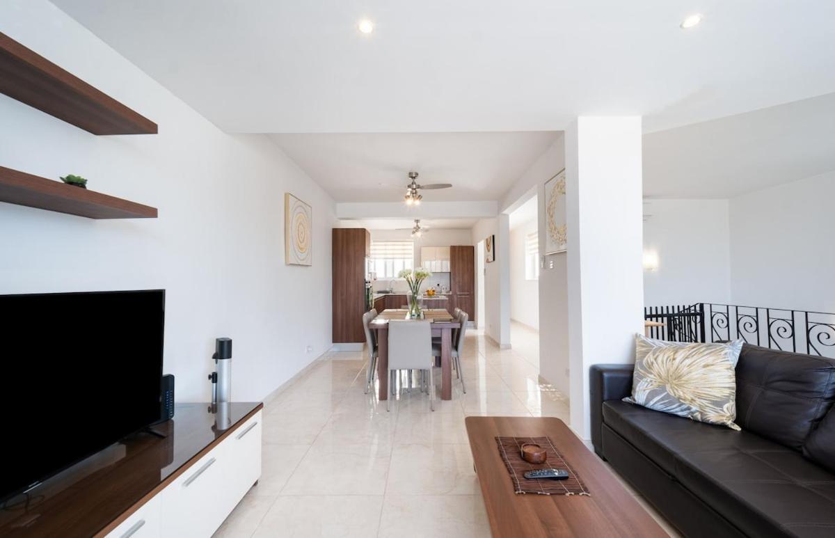 Seaview Rooftop, 3 Bed, 2 Bath * Mellieha