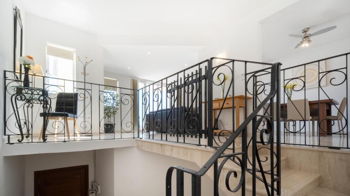 Seaview Rooftop, 3 Bed, 2 Bath Mellieha
