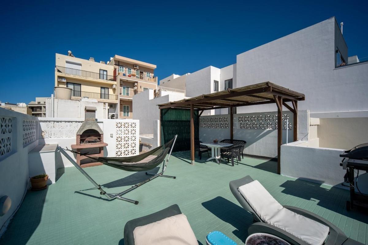 Seaview Rooftop, 3 Bed, 2 Bath Holiday home
