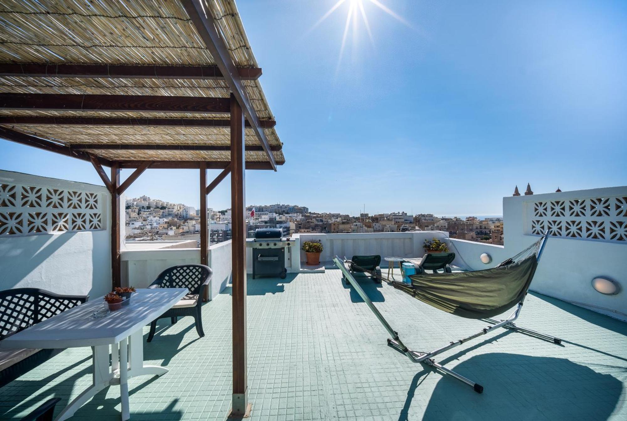 Seaview Rooftop, 3 Bed, 2 Bath * Mellieha